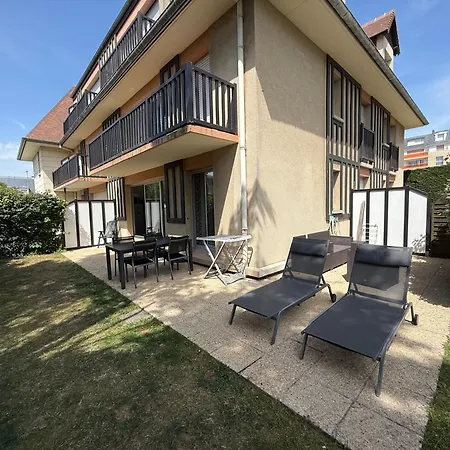 T2 A 2 Min De La Mer, Avec Jardin Prive Et Cloture, Parking, A Proximite Du Centre-ville