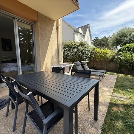 T2 A 2 Min De La Mer, Avec Jardin Prive Et Cloture, Parking, A Proximite Du Centre-ville * Cabourg