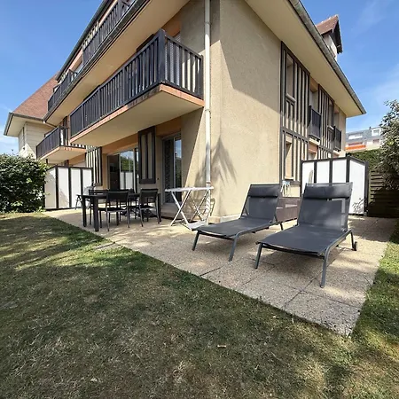 T2 A 2 Min De La Mer, Avec Jardin Prive Et Cloture, Parking, A Proximite Du Centre-ville