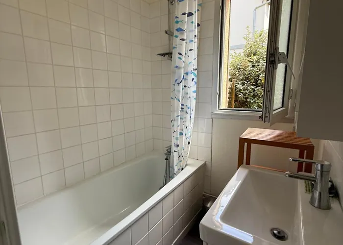 شقة T2 A 2 Min De La Mer, Avec Jardin Prive Et Cloture, Parking, A Proximite Du Centre-ville