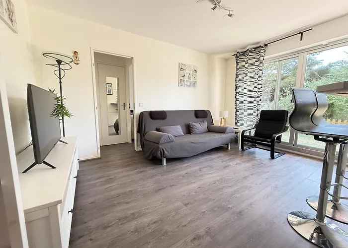 T2 A 2 Min De La Mer, Avec Jardin Prive Et Cloture, Parking, A Proximite Du Centre-ville