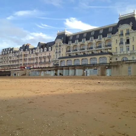 T2 A 2 Min De La Mer, Avec Jardin Prive Et Cloture, Parking, A Proximite Du Centre-ville Apartmán
