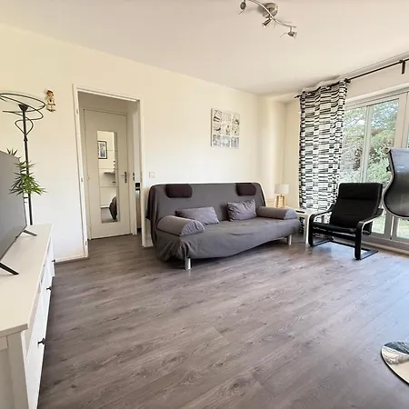 T2 à 2 Min De La Mer, Avec Jardin Privé Et Clôturé, Parking, à Proximité Du Centre-ville