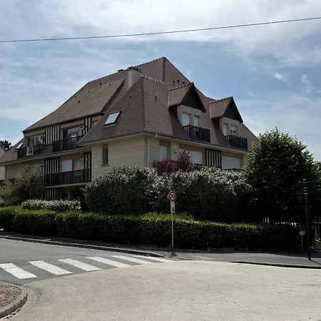 T2 A 2 Min De La Mer, Avec Jardin Prive Et Cloture, Parking, A Proximite Du Centre-ville Apartament Cabourg