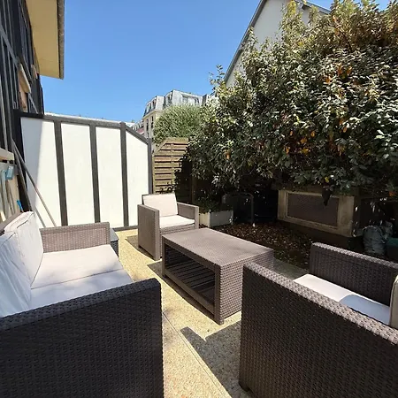 T2 A 2 Min De La Mer, Avec Jardin Prive Et Cloture, Parking, A Proximite Du Centre-ville * Cabourg