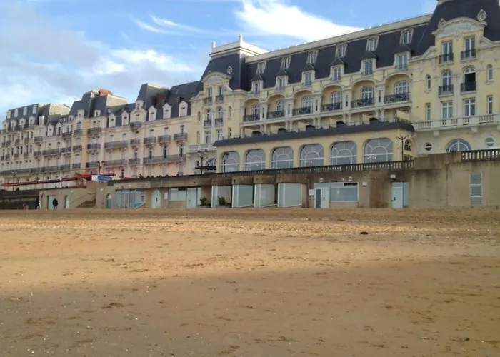 T2 à 2 Min De La Mer, Avec Jardin Privé Et Clôturé, Parking, à Proximité Du Centre-ville Appartamento