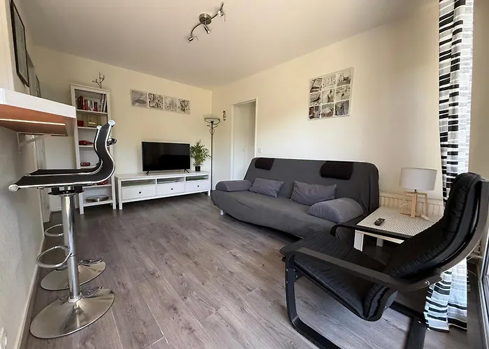 Appartamento T2 à 2 Min De La Mer, Avec Jardin Privé Et Clôturé, Parking, à Proximité Du Centre-ville